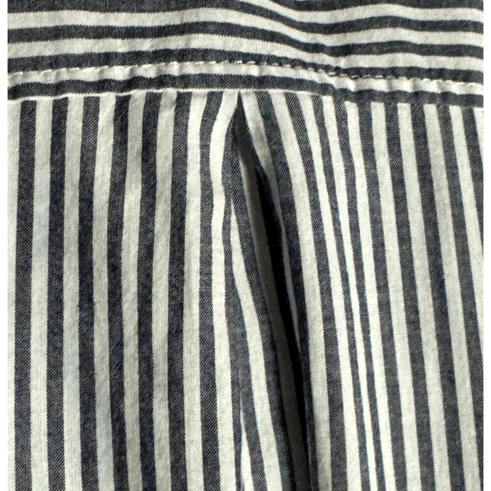 Women Gray | White Classic  Shirt Size: L - Picture 6 of 6